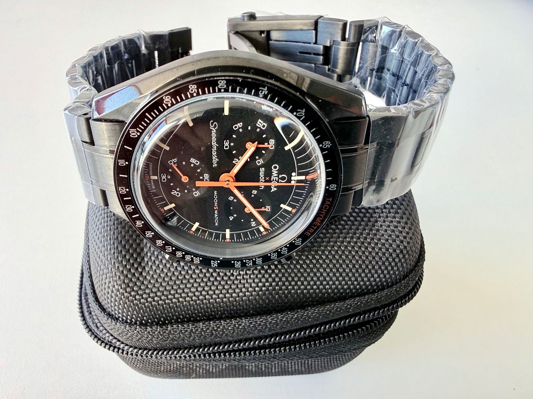 Swatch Orologi: Unique customised Moonswatch Lava, black PVD, black bezel – Nuovo (secondo la descrizione) da Le Mont-sur-Lausanne venduto da LycaGallery