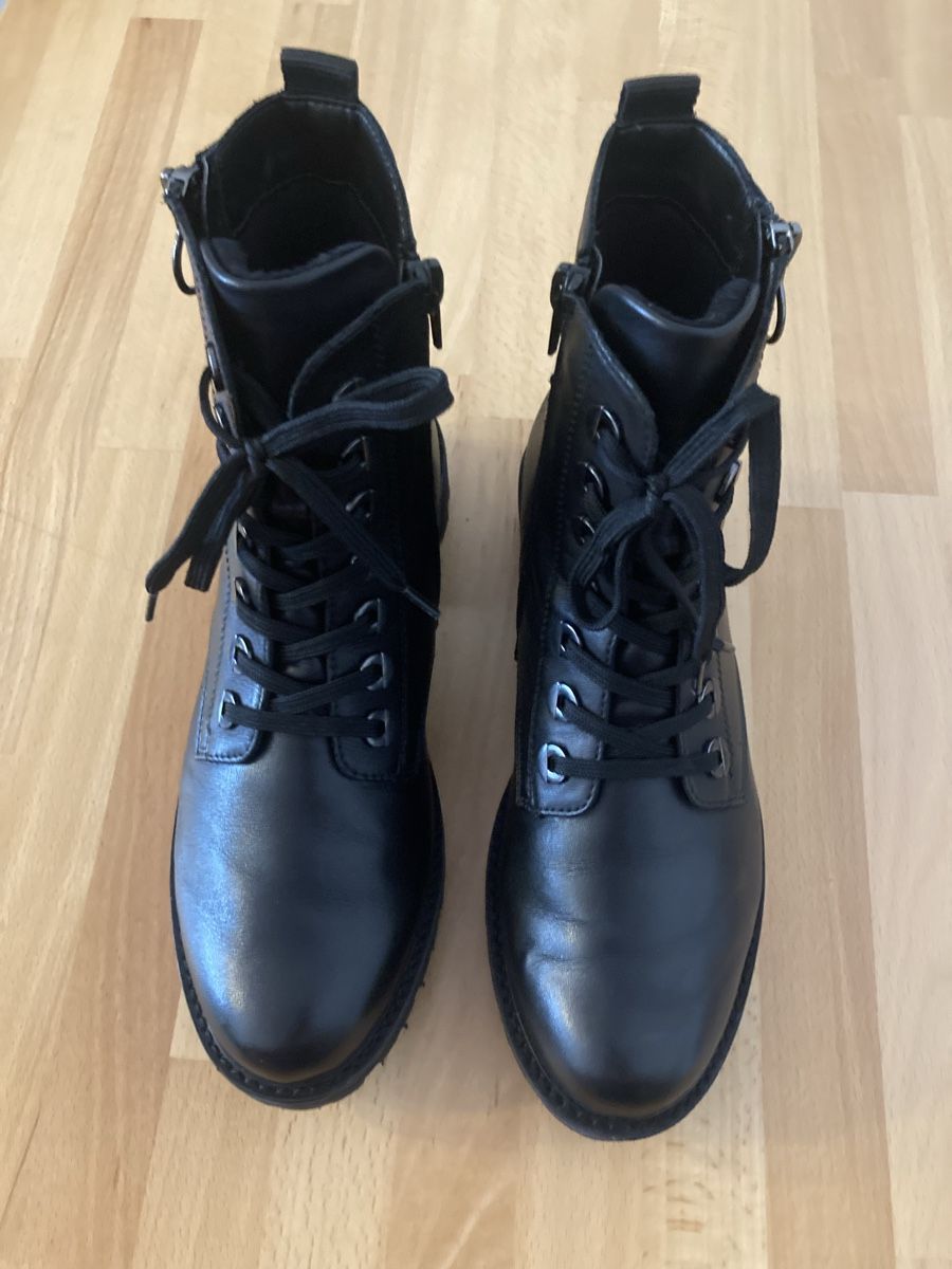 Chaussures femmes: Stiefeletten, schwarz  – D'occasion à Fribourg par ren_g8n9