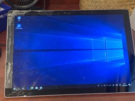 Surface Pro 4 4GB+128GB silver defekt