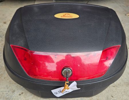 Topcase Motorrad schwarz mit Schlüssel 