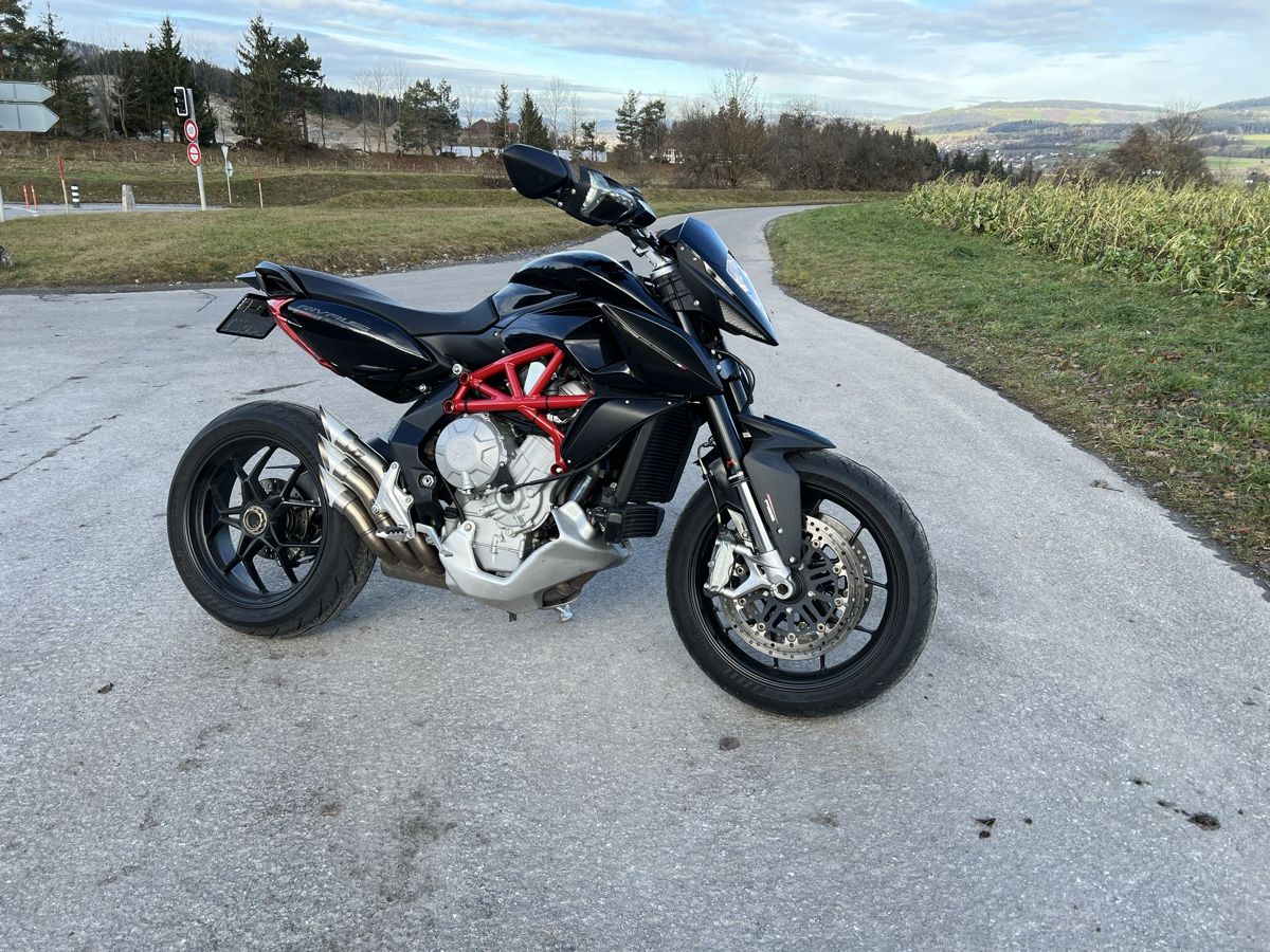 MV Agusta Strada: MV Agusta Rivale 800 ABS – Usato da Kiesen venduto da RetoLJ