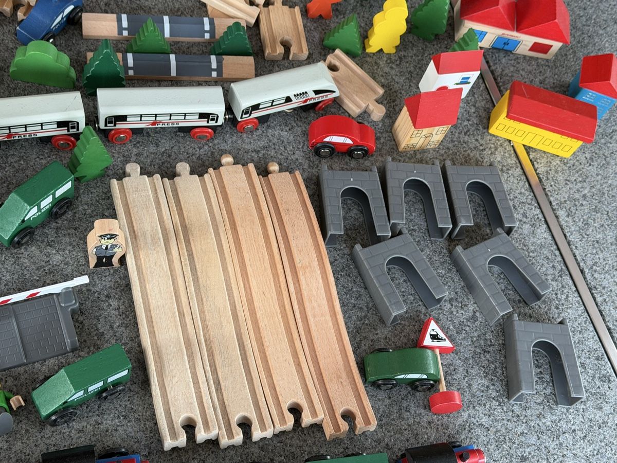 Brio Giocattoli: Grosses Brio Holzeisenbahn Set  – Usato da Deitingen venduto da Himhip 2