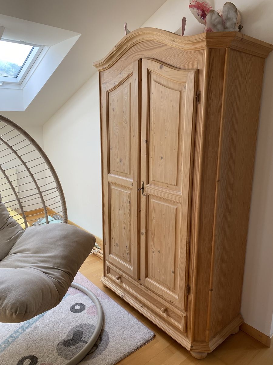 Armadi: Antiker Schrank aus Holz – Usato da Pfäffikon SZ venduto da mel_w6bs