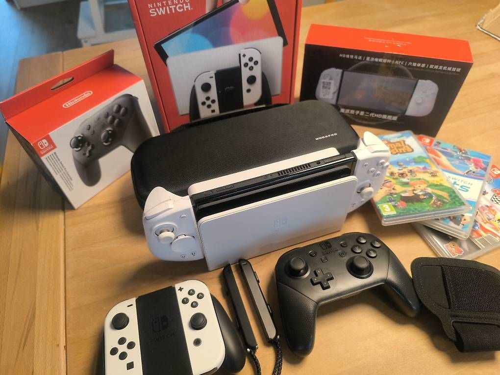 Nintendo Consoles: Nintendo Switch Oled Bundle – D'occasion à Burgdorf par Glizzy 1