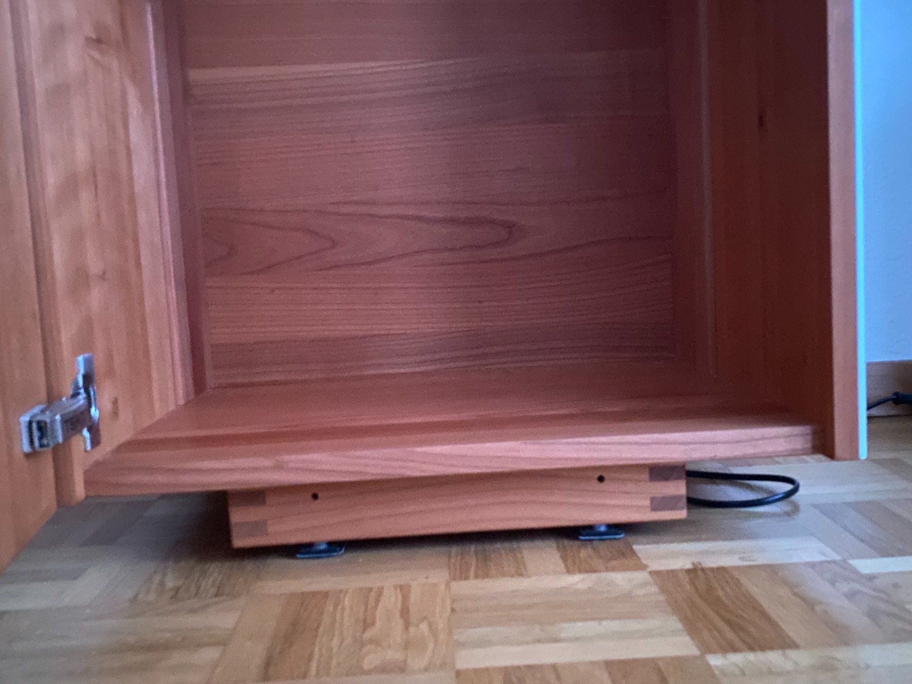 Vetrine: Neue Kirschbaum Vitrine Team7 mit Licht – Nuovo (secondo la descrizione) da Schaffhausen venduto da Krabbenburger31 4