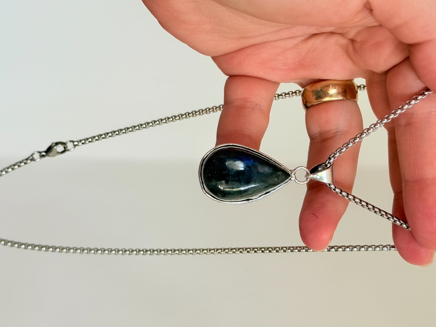 Colliers: Labradorite necklace – Neuf avec emballage d'origine à Genève par AGBERG 1