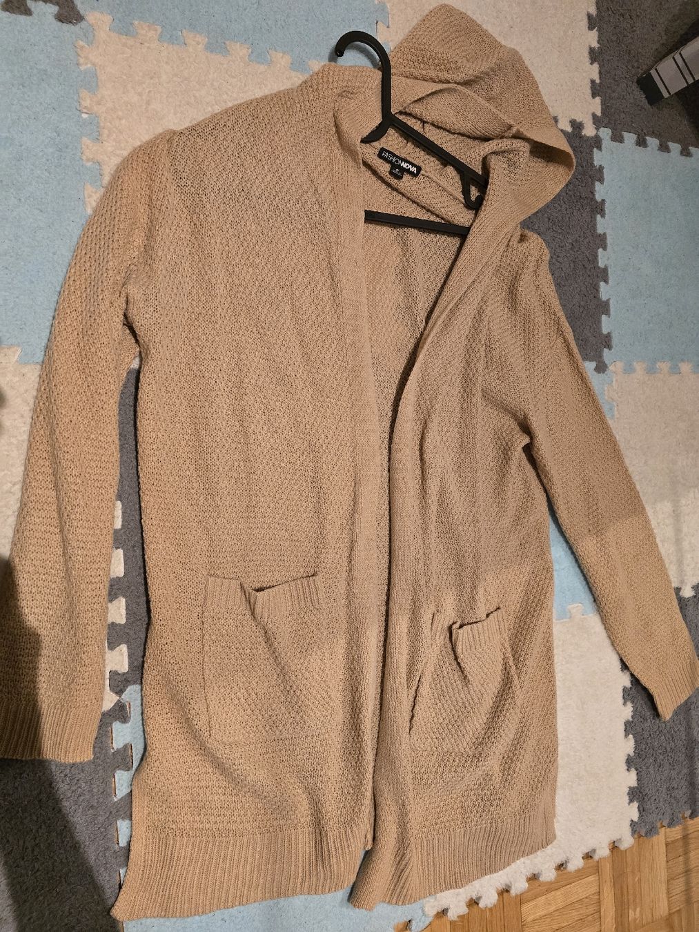 Giacche: Strickjacke mit Kapuze, Cardigan, Grösse S – Nuovo (secondo la descrizione) da Effretikon venduto da Yanaa247