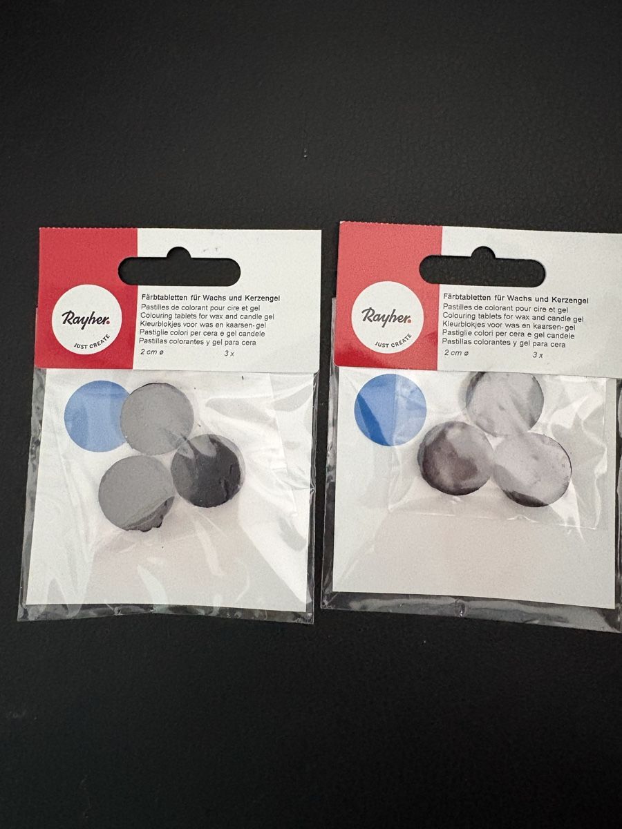 Kerzen: Wachsfarbe blau – Neu und originalverpackt aus Konolfingen von Smorgi