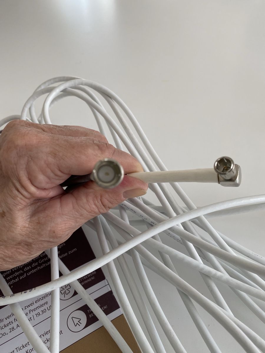 Kabel: TV Antennenkabel 9 m – Gebraucht aus Brugg AG von Honeybee6 2