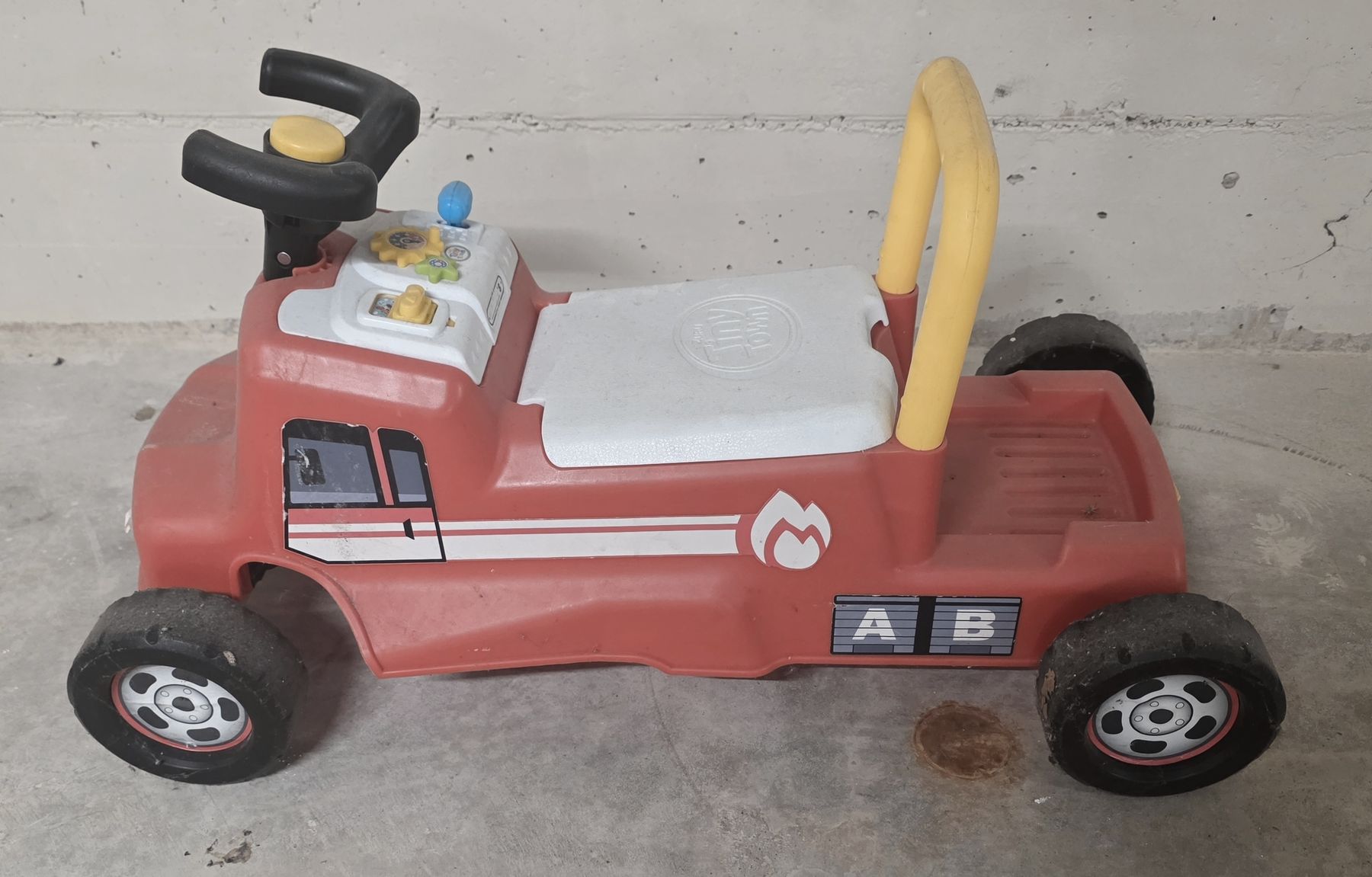 Véhicules pour enfants: kinder lauf tracktor lenkrad plastic  – D'occasion à wetzikon par Bestedienste
