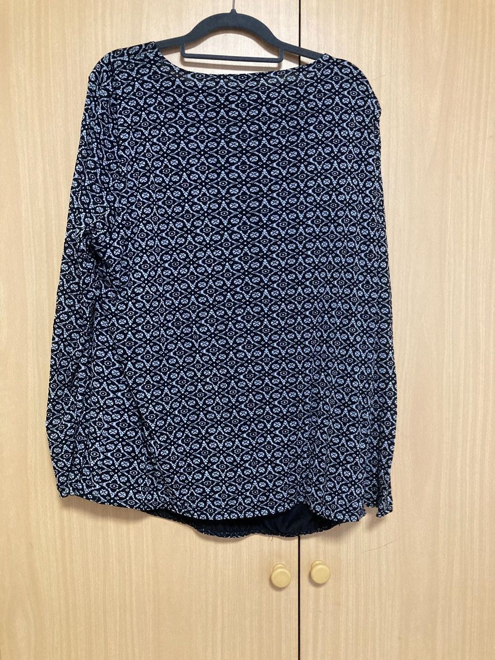 T-shirt: 2x gemustertes Shirt Gr. XL – Usato da Thun venduto da Vans_98 1