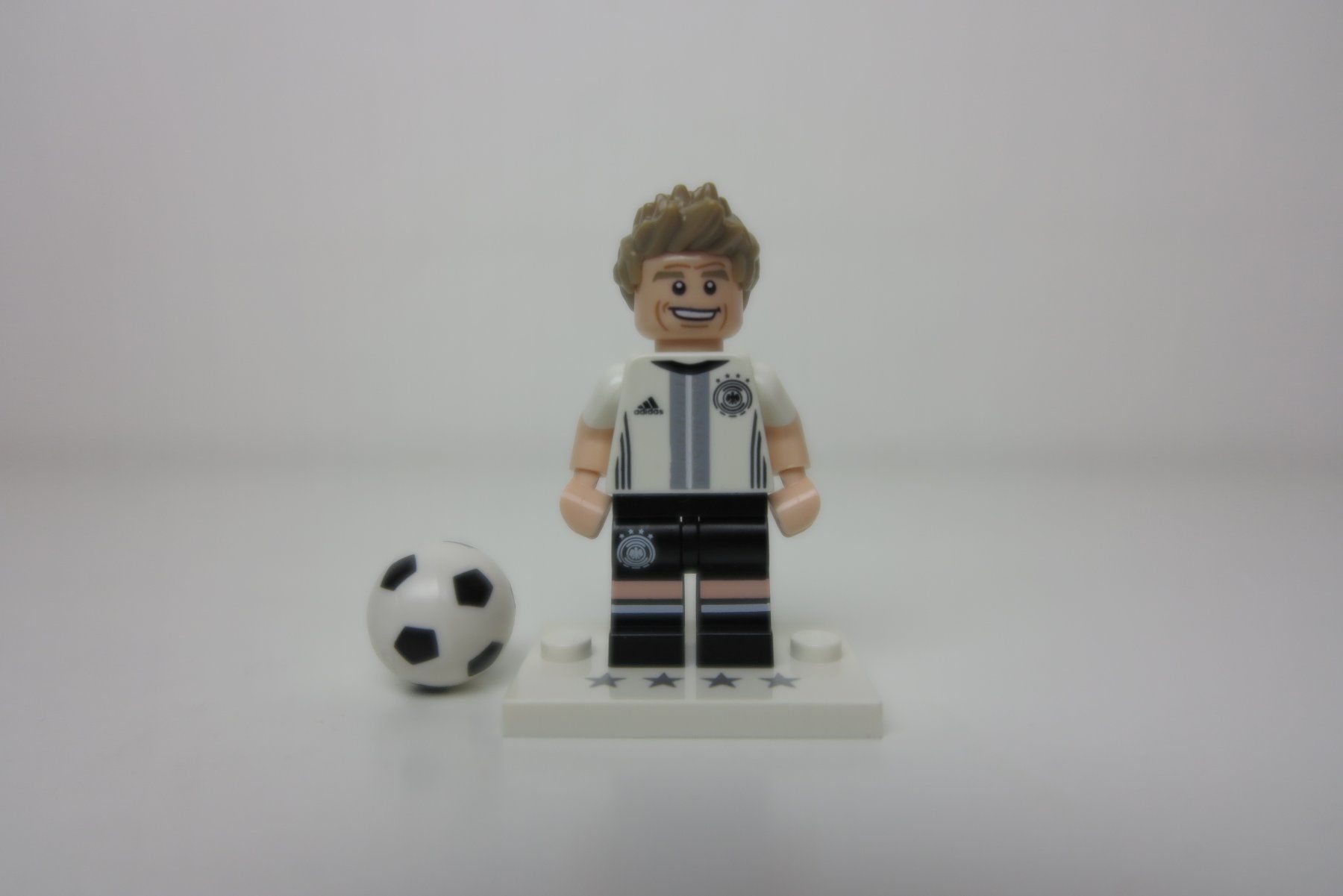 Lego Giocattoli: LEGO Minifigur CMF DFB Thomas Müller – Nuovo (secondo la descrizione) da Ostermundigen venduto da RG-Collector