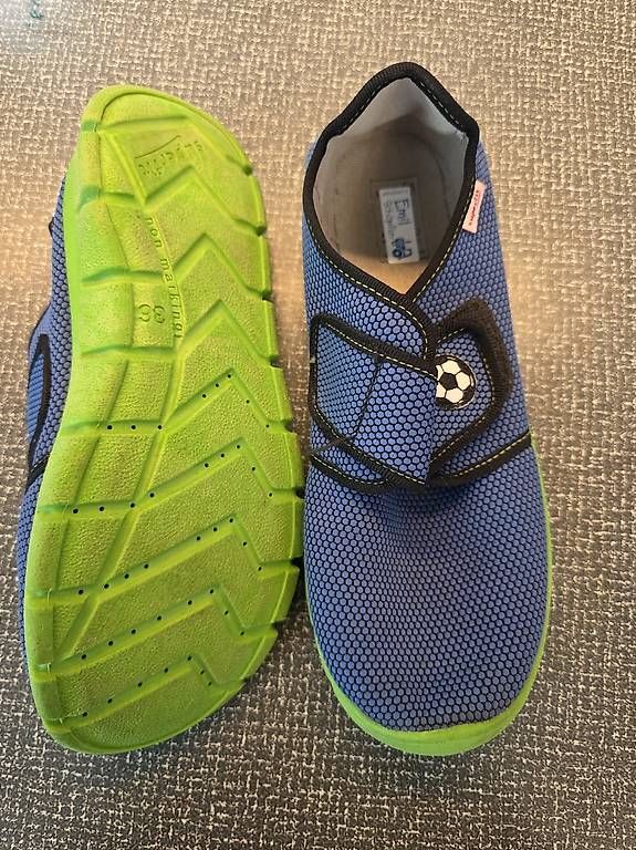 Chaussures garçon: Hausschuhe Grösse 36 – D'occasion à Tägerwilen par pre_tpc6 2