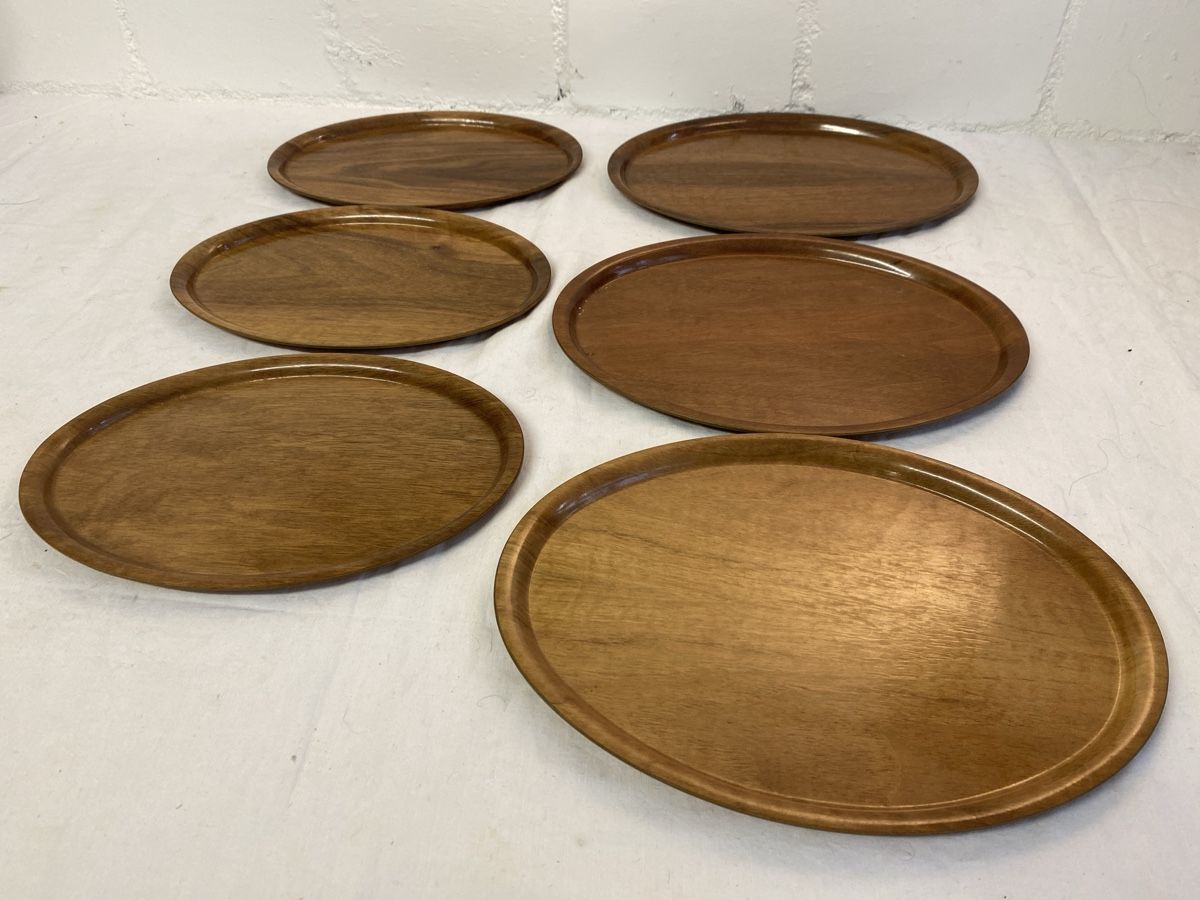 Servierplatten: 6 er Set Vintage Kunststofftabletts, Serviertabletts – Gebraucht aus sursee von trilli-tralli
