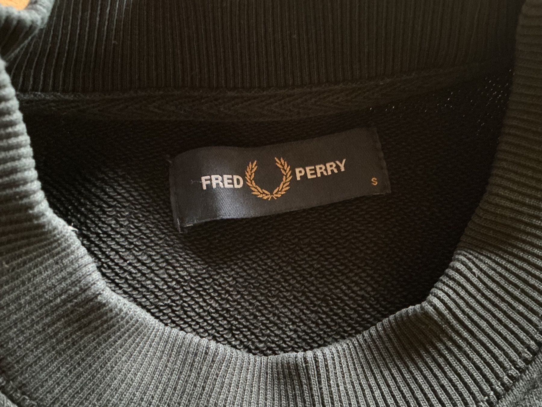 Pullover & Sweatshirts: Pullover Schwarz, Gr. S, Fred Perry – Gebraucht aus Schinznach Dorf von Balz1968 2