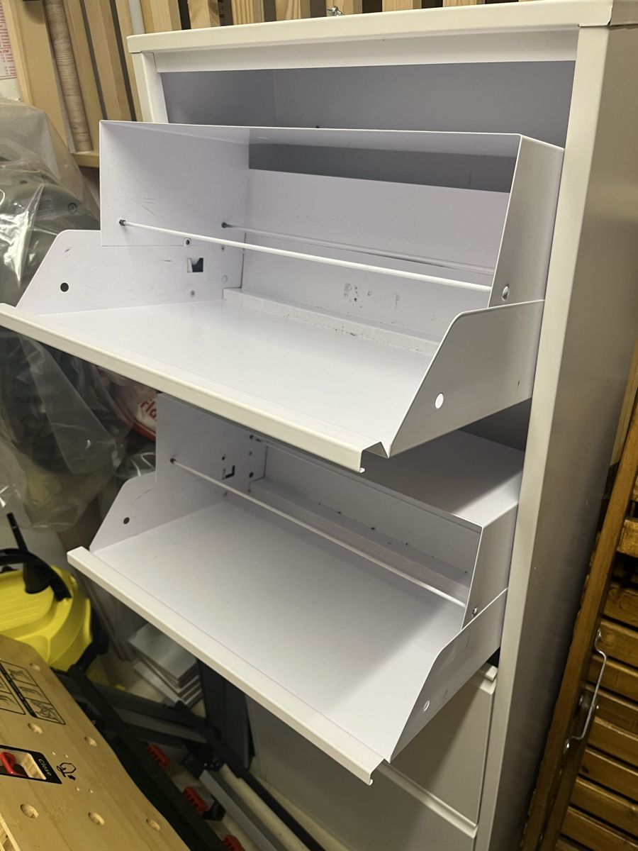 Armadi: Schuhschrank aus Metall – Usato da Winterthur venduto da e_u_f8l2 4