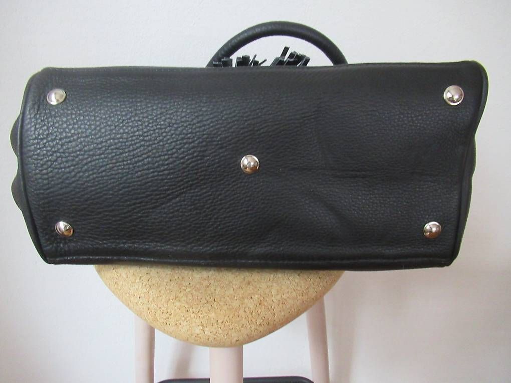 Sacs femmes: Sac Cuir noir – D'occasion à La Sarraz par jaccardmar 2