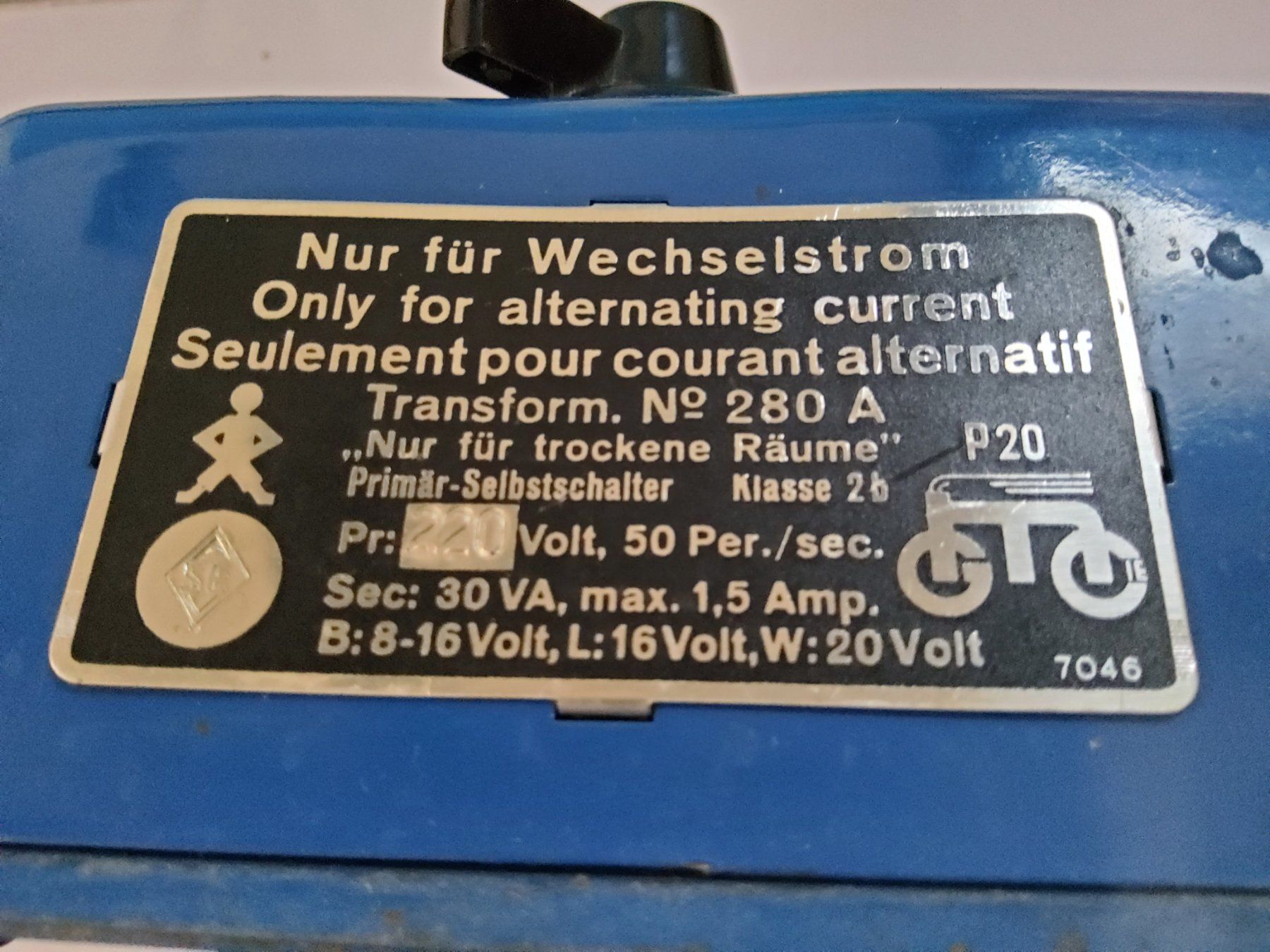 Märklin Batterie, Caricabatterie & Alimentatori: Alter MÄRKLIN SUPER-Transformator 220V – Usato da Grüningen venduto da VENOM59 2
