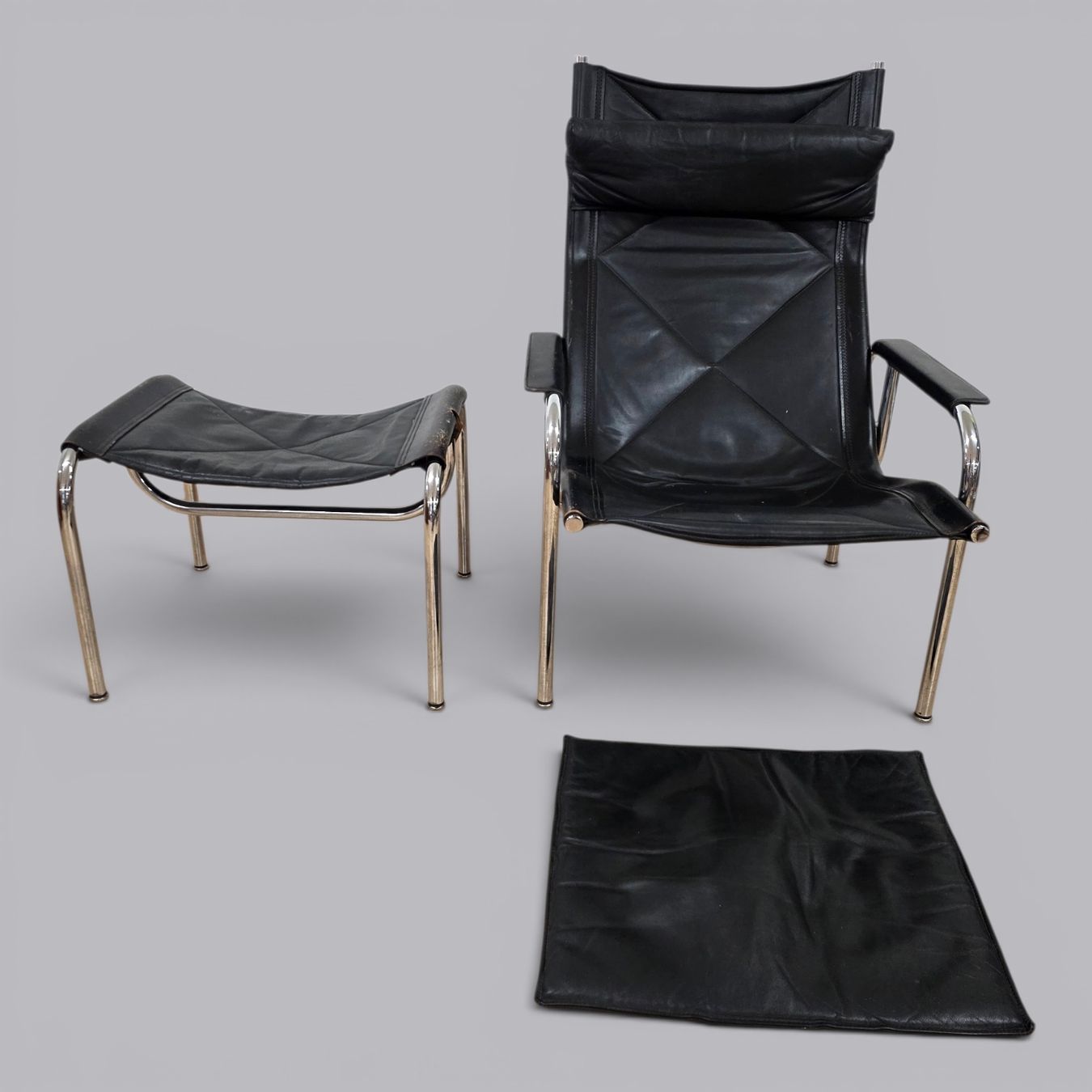 Sessel: Sessel mit Hocker, Leder, Chrom - Zeitloses Design! – Gebraucht aus Rieden AG von RuvensBrocki
