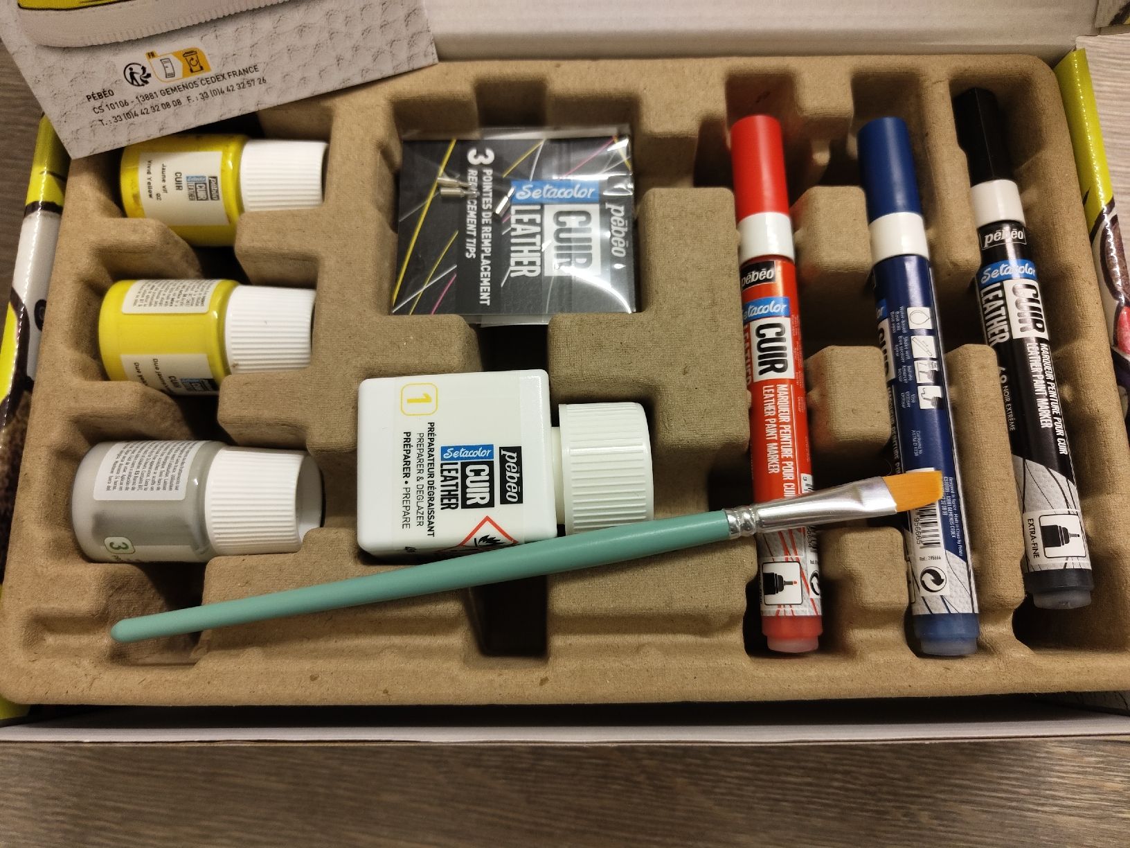 Peintures: Kit de customisation de chaussures – Neuf (Voir description) à Bulle par nin_9ght 1