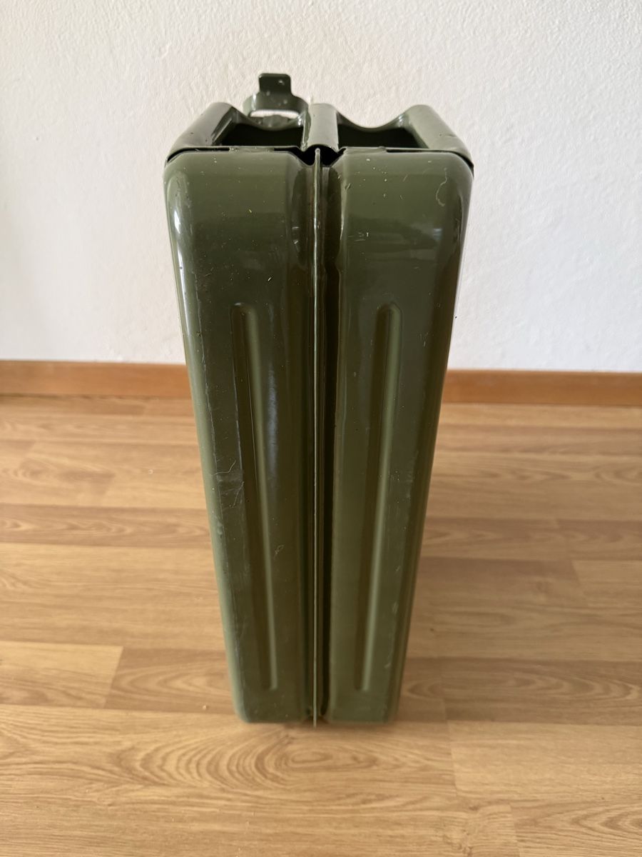 Schweizer Armee Benzinkanister: Benzinkanister – Gebraucht aus Grenchen von Bastet007 1