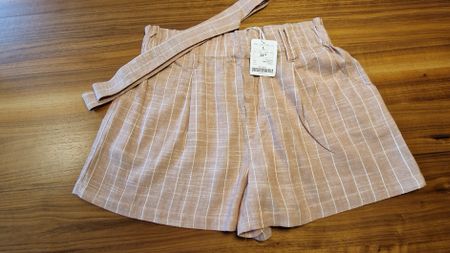 Lässige Sommer - Shorts, Gr. M, hellbraun/ weiss, Neu!,