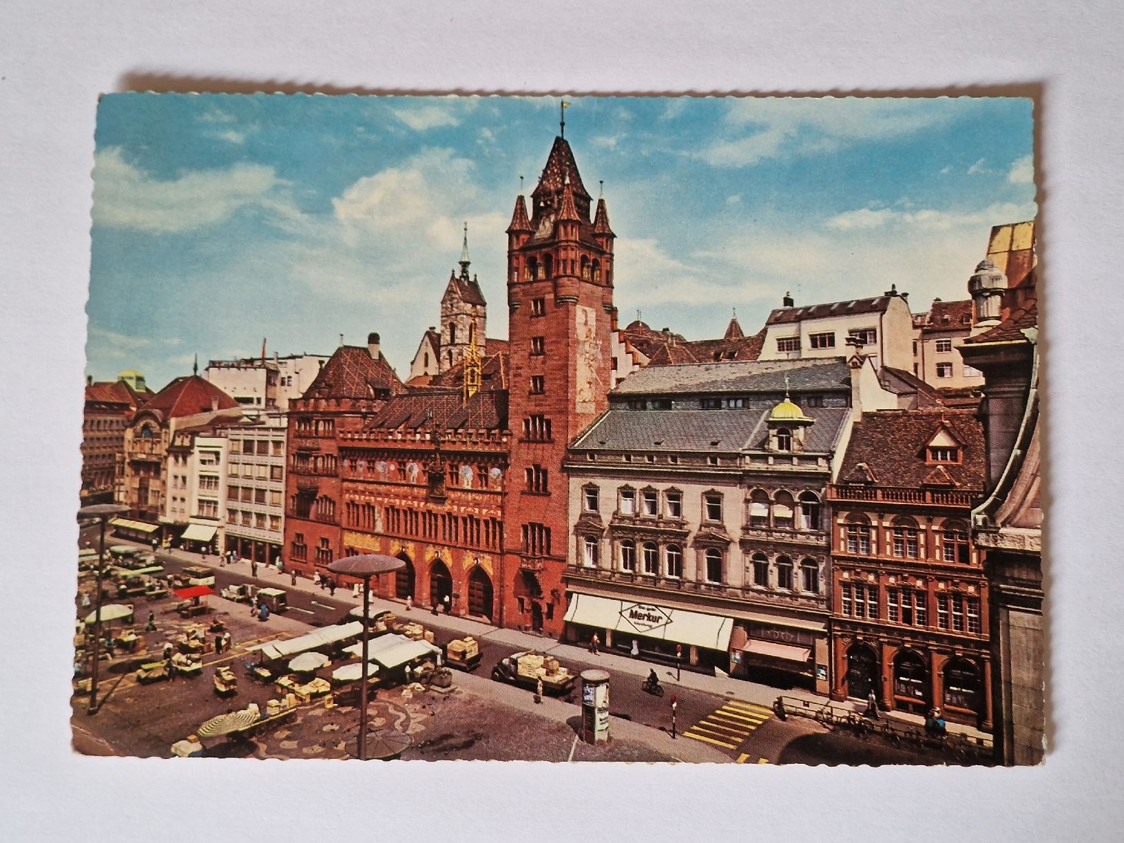 Cartoline postali: Basel mit Rathaus und Marktplatz – Usato da Rüegsauschachen venduto da Hbru