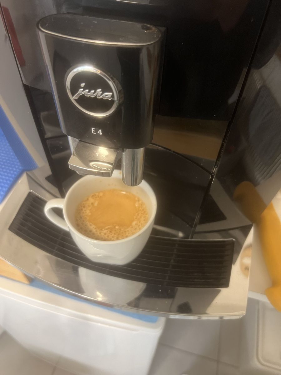 Jura Macchine per caffè & Macchine per espresso: Jura E4 Kaffeevollautomat – Usato da Urtenen-Schönbühl venduto da mit_q9fb 2