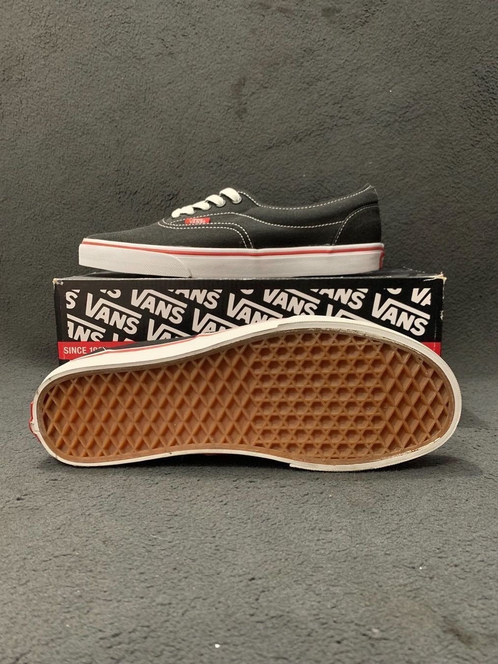 Vans Scarpe da donna: Vans Authentic Black/Red, Grösse 40.5 – Nuovo e nell'imballaggio originale da Zürich venduto da LIQUIDATOR.CP 2