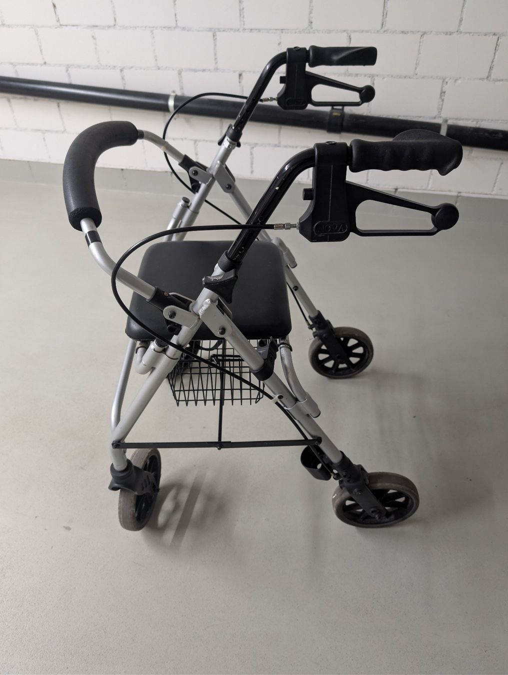 Ausili per la deambulazione: Rollator Alu – Usato da Bürglen TG venduto da Reiher9 3
