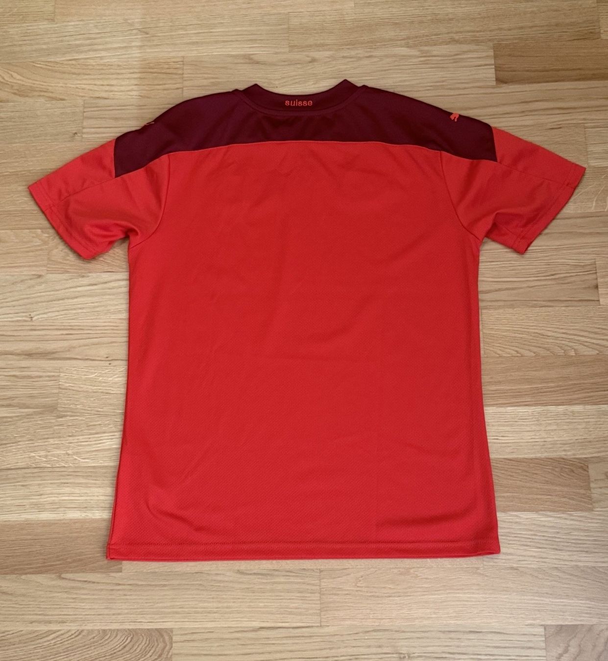 Schweizer Nati Canottiere & Pantaloni: Originales Schweizer Nationalmannschafts Trikot – Usato da Bülach venduto da Murmy 1