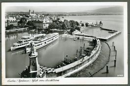 AK sw Lindau D Bodensee, Hafen, vom Leuchtturm aus ≈ 1960