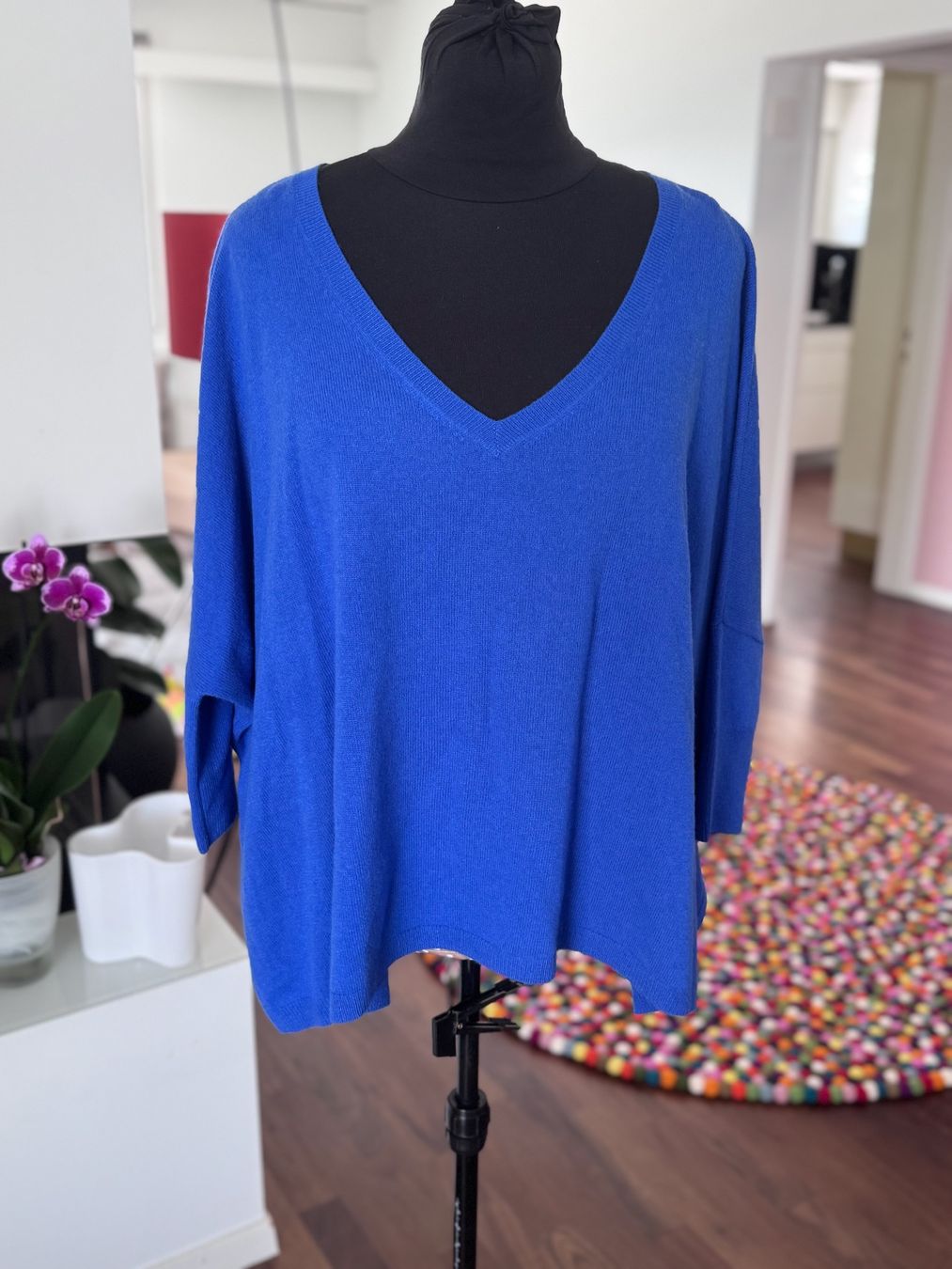 Kujten Maglioni & Felpe: KUJTEN Pullover 100% Kaschmir Blau onesize NEU – Nuovo e nell'imballaggio originale da Zuerich venduto da Moochie