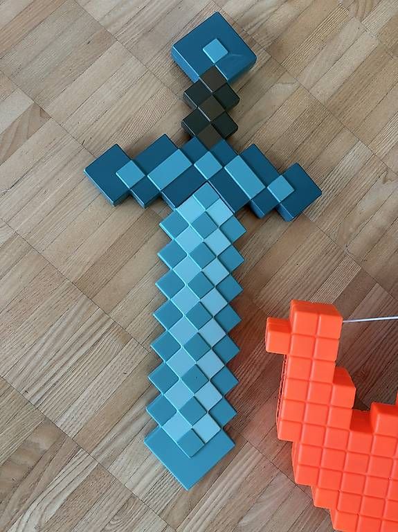 Statuette: Minecraft-Hartkunststoffwaffen – Usato da Wangen ZH venduto da est_bjr5 2