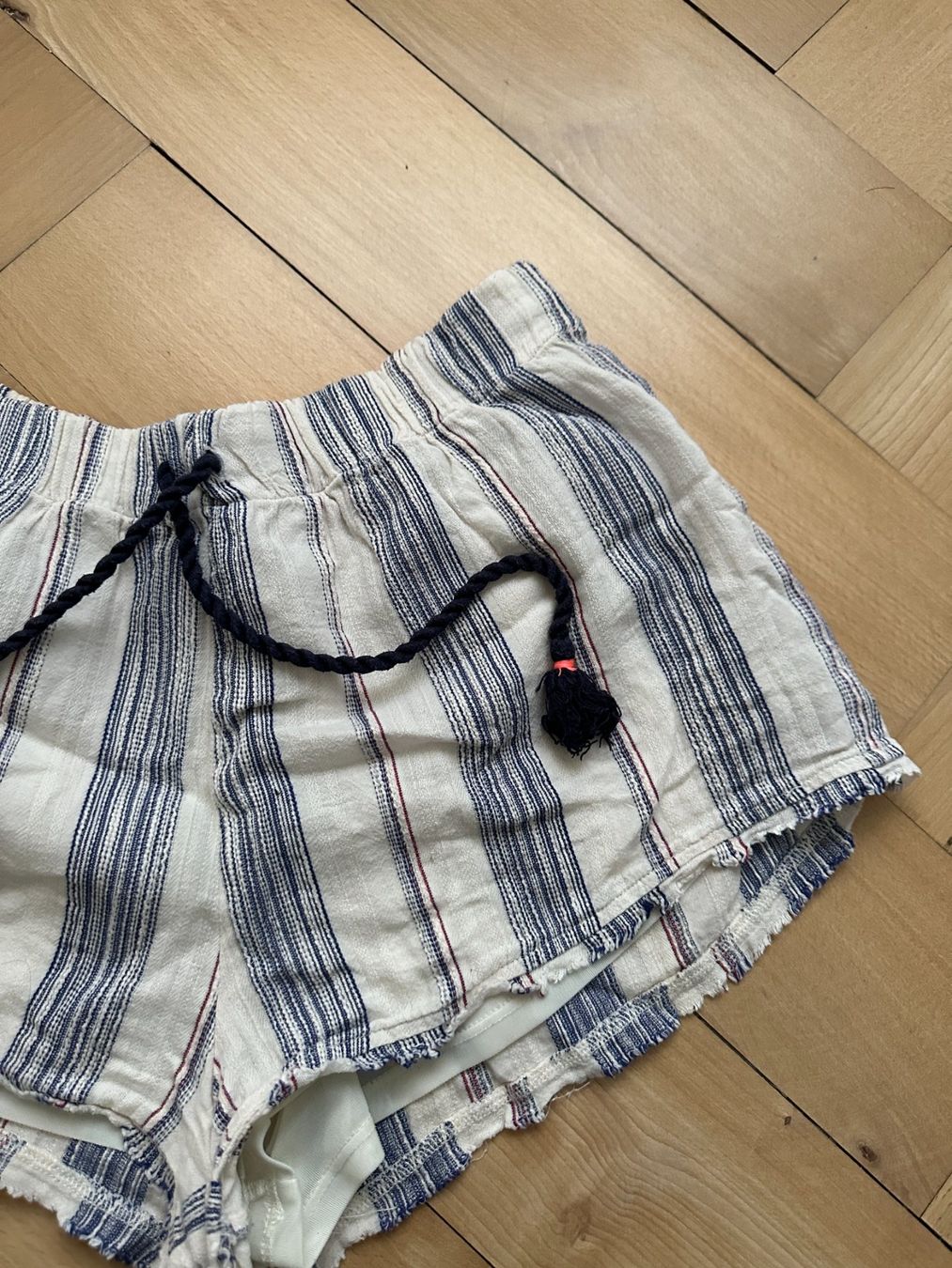 Bershka Pantaloni: BERSHKA - Ethno Shorts gestreift S – Usato da Zürich venduto da Diazaio 1