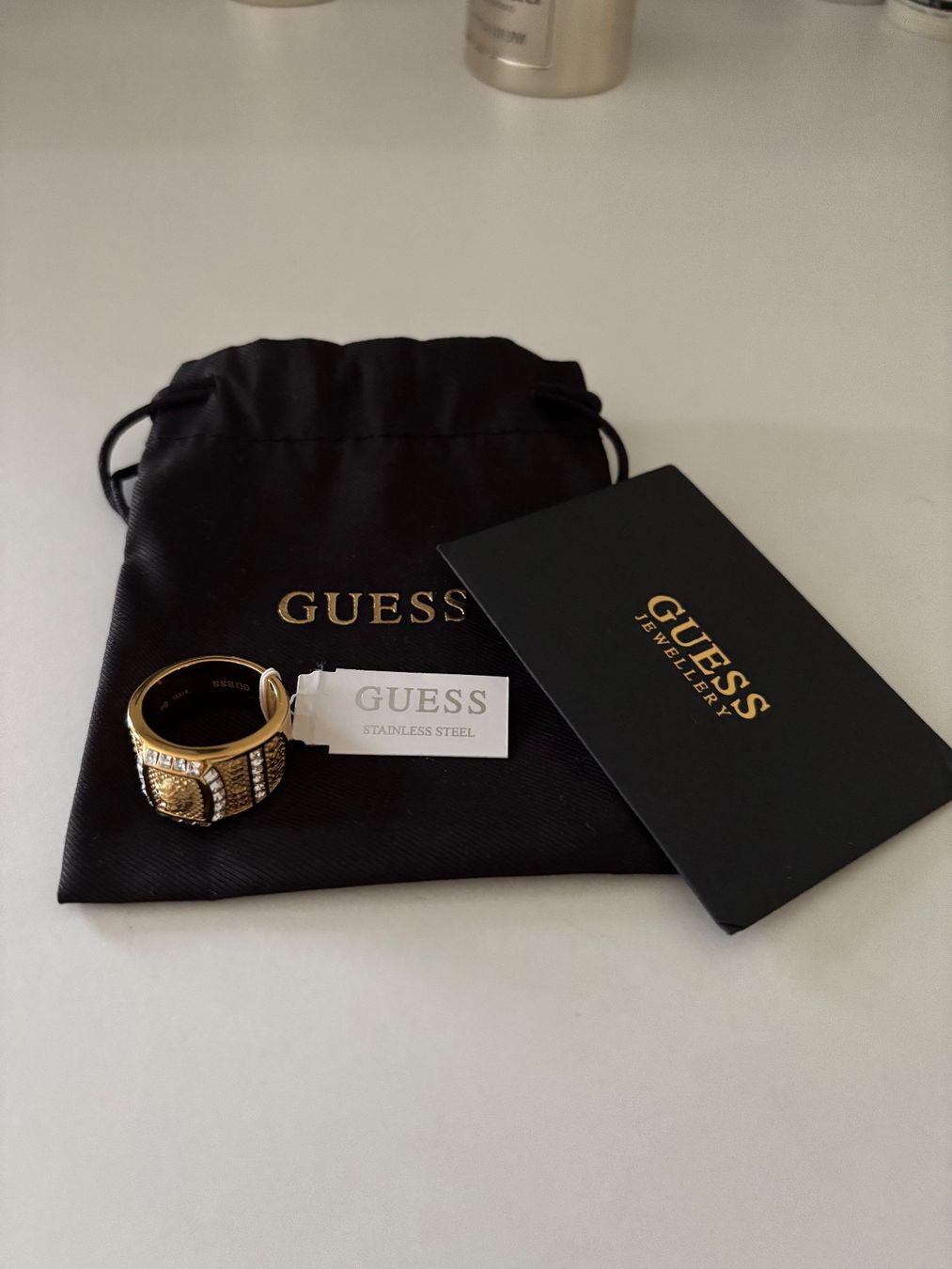 Guess Anelli: Guess Ring Edelstahl mit Steinen neu mit Schatulle – Nuovo (secondo la descrizione) da Allschwil venduto da ruben.68220