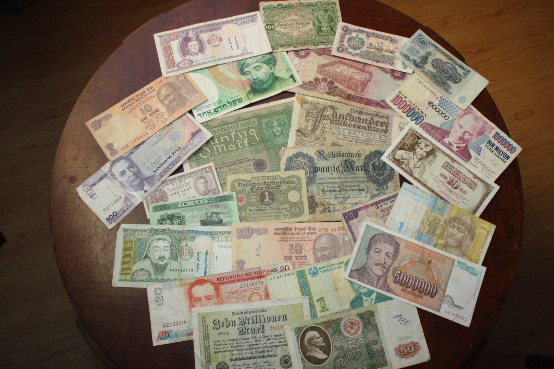 Banconote: Lot 16 - 25 Billets différents usés – Usato da Cormondrèche venduto da Hermes.monnaies