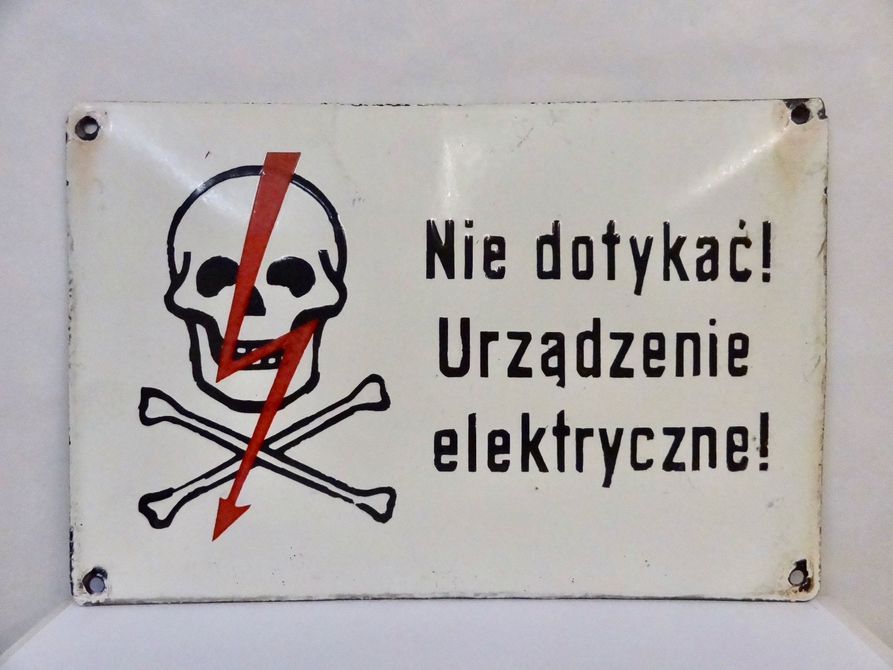 Schilder: Emailschild NIE DOTYKAC! TOTENKOPF BLITZ – Gebraucht aus Kerzers von bottlesandboxes 1
