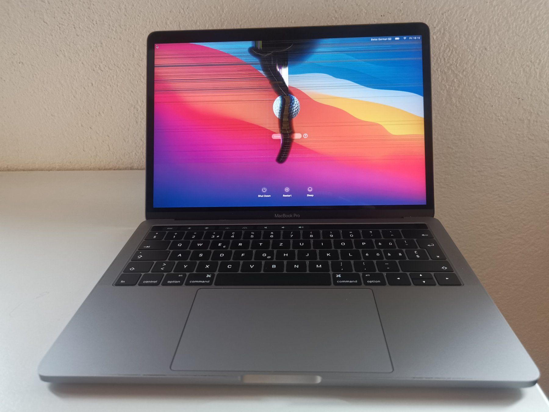 Apple Notebook: Macbook pro pour réparation A1706 Emc 3071 – Difettoso da Poliez-le-Grand venduto da Lea_2wl5 7
