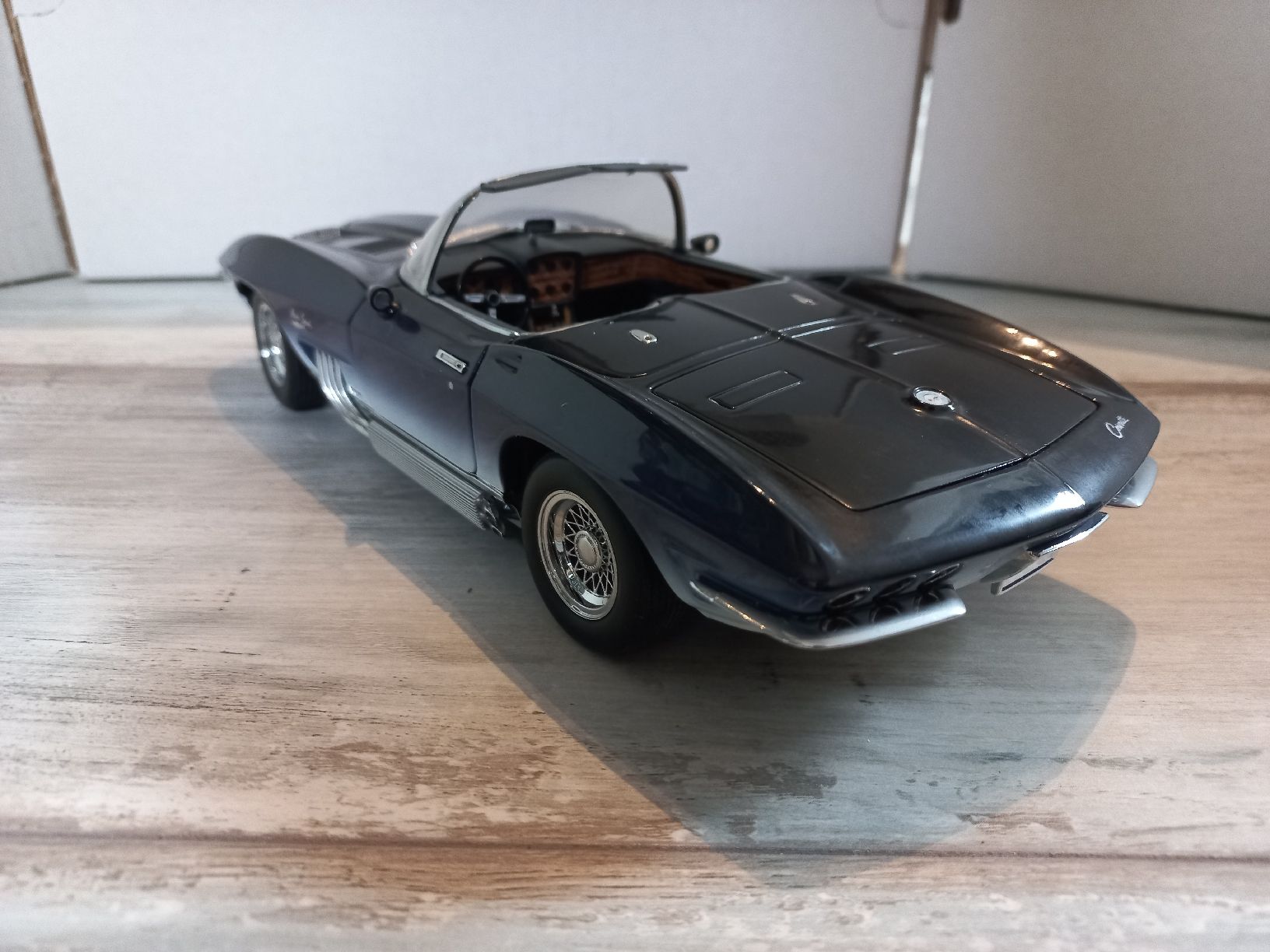 Chevrolet Modellautos: Chevrolet Corvette Mako Shark 1/18 UT models  – Gebraucht aus Attalens von remy_s00 2