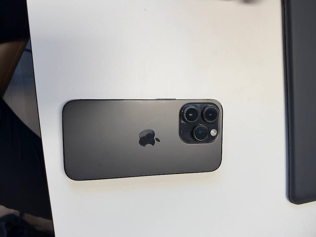 Handys / Smartphones: Iphone 14 pro 128gb – Defekt aus Zürich von art_c27h 1