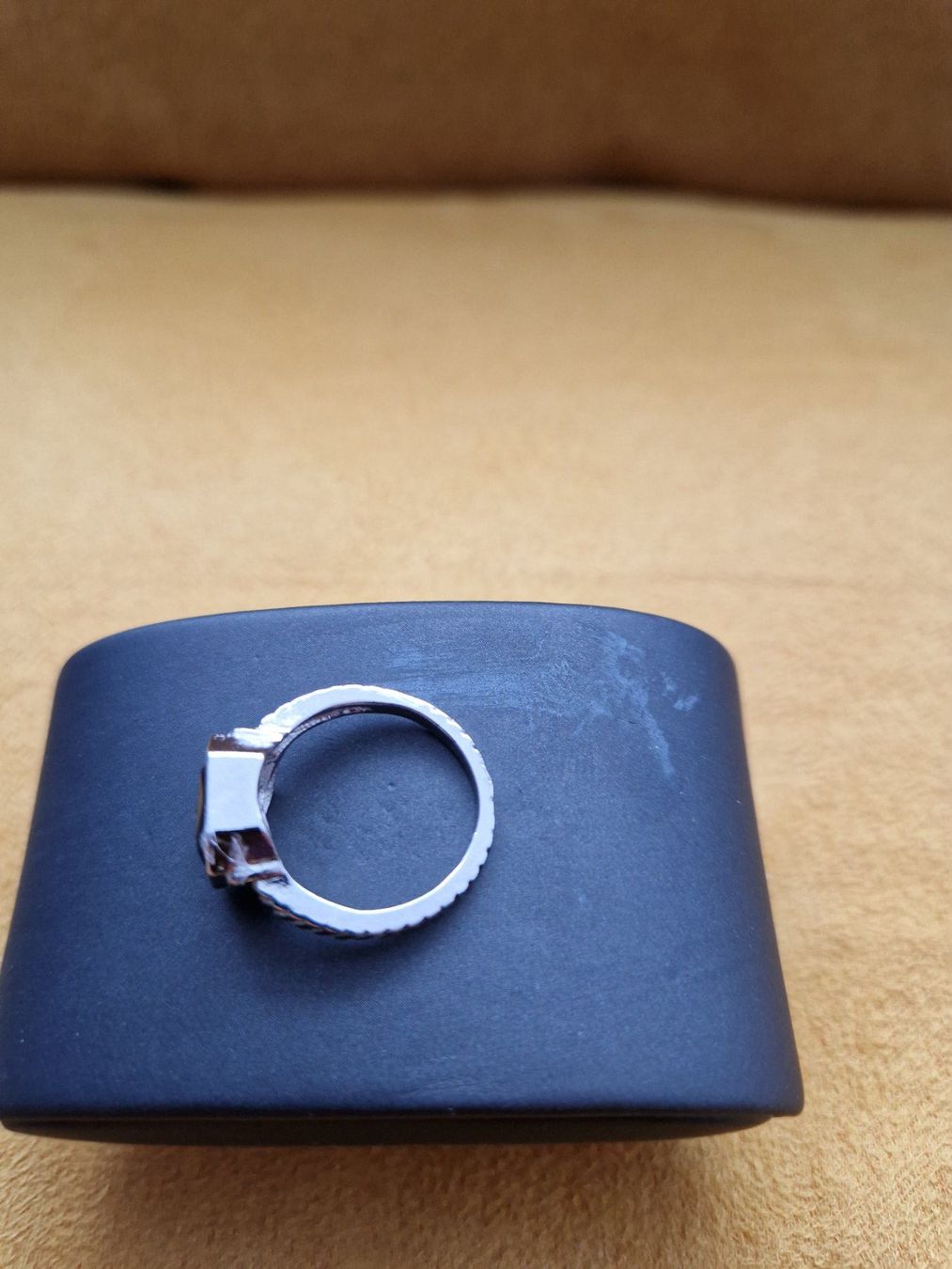 Anelli: Bague argentée avec pierre noire - Élégance discrète. – Nuovo (secondo la descrizione) da Bulle venduto da EdelweissandRoses 1