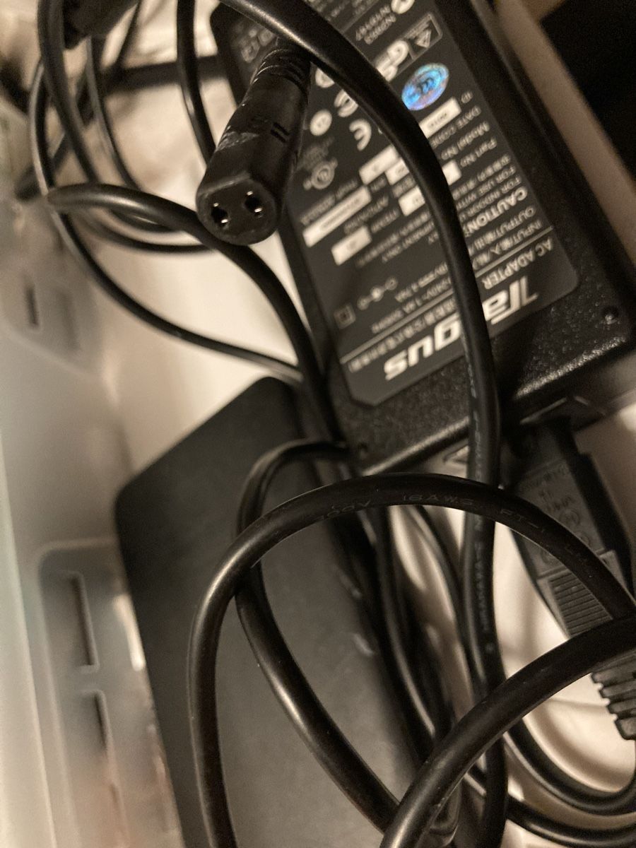 Targus Caricabatterie: Targus universal charger API2AD62 mit diversen Tips – Usato da Flawil venduto da rcnkr 2