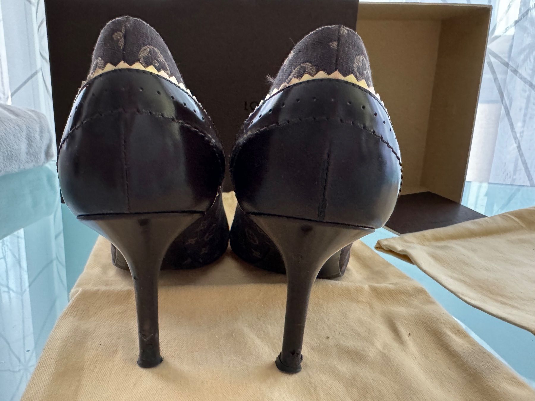 Louis Vuitton Scarpe da donna: Louis Vuitton Leder Ebene Monogram Mini Lin Raquel Pumps 40 – Usato da Suhr venduto da 1stclass 3