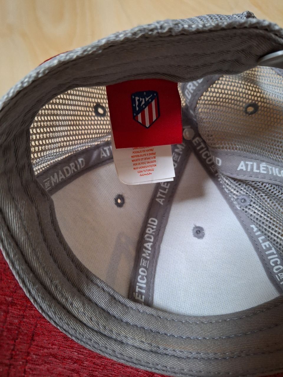 Hüte, Mützen & Caps: Graue Cap mit Atletico Logo, Mesh-Einsatz – Gebraucht aus Zürich von Iambarbara 3