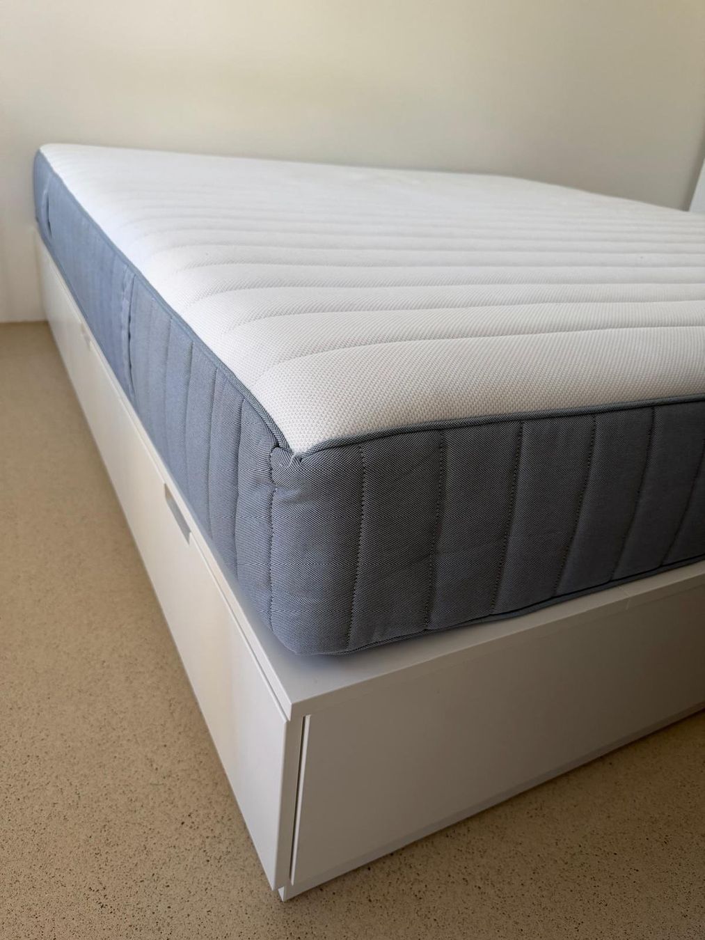 Ikea Letti: Ikea Bed + Mattress – Usato da Zürich venduto da j3s_v9m6 1