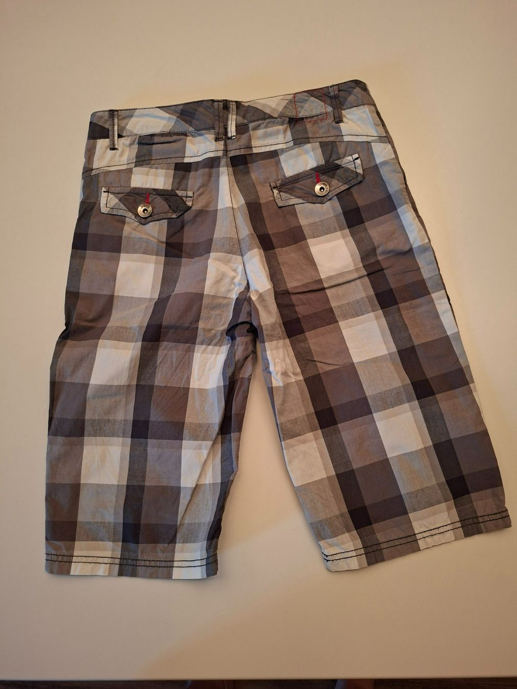 H&M Pantaloni: Shorts grau weiss kariert Grösse 158 – Usato da Lohn SH venduto da Zwierbel 1