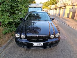 Schöner Jaguar X-Type 3.0 L 4x4 mit vielen Extras.
