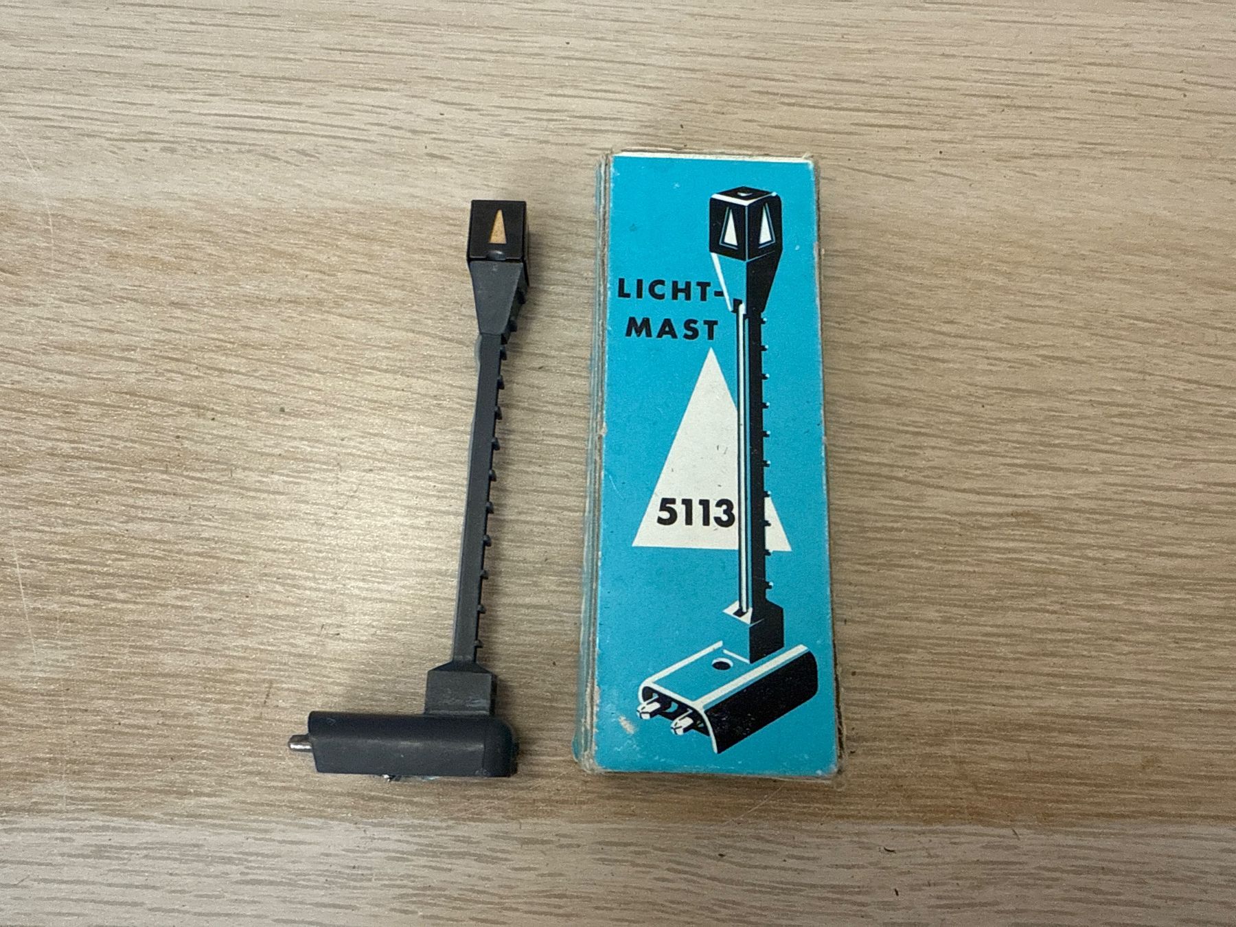 Märklin Modelleisenbahnen: Märklin 5113 Lichtmast H0 – Gebraucht aus St-Aubin-Sauges von tantome