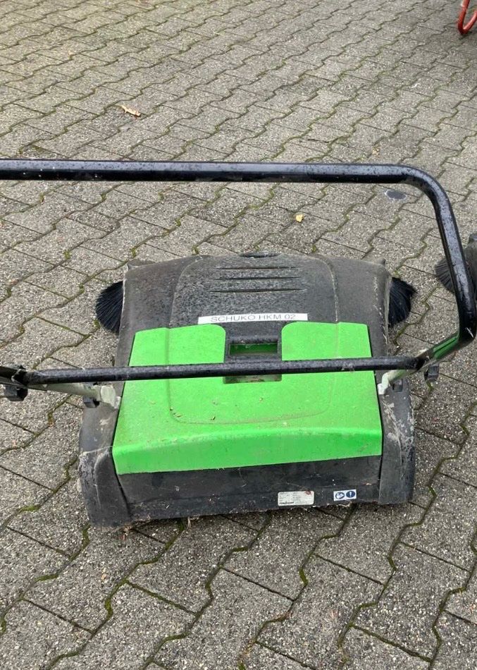 Sonstige Reinigungsgeräte: Cleankraft Handkehrmaschine HK 801 – Gebraucht aus Egg b. Zürich von SwissTradingAgency